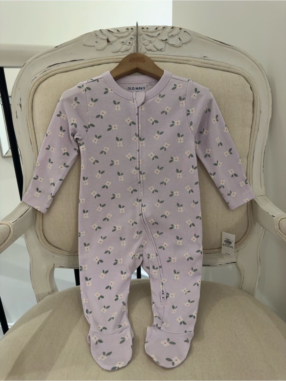 🦢 6~9 Mth 100% Cotton Old Navy Lavender Floral Footed One-Piece Baby Sleeper NWT - Picture 3 of 9